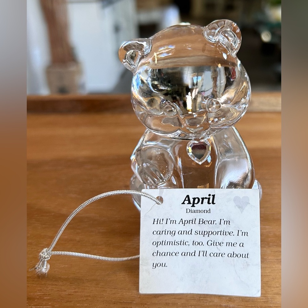 Vintage Fenton Art Glass
Clear Crystal Bear
April Diamond Birthstone 3.5"